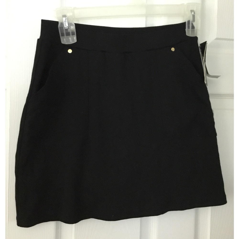 Jones New York black skort.